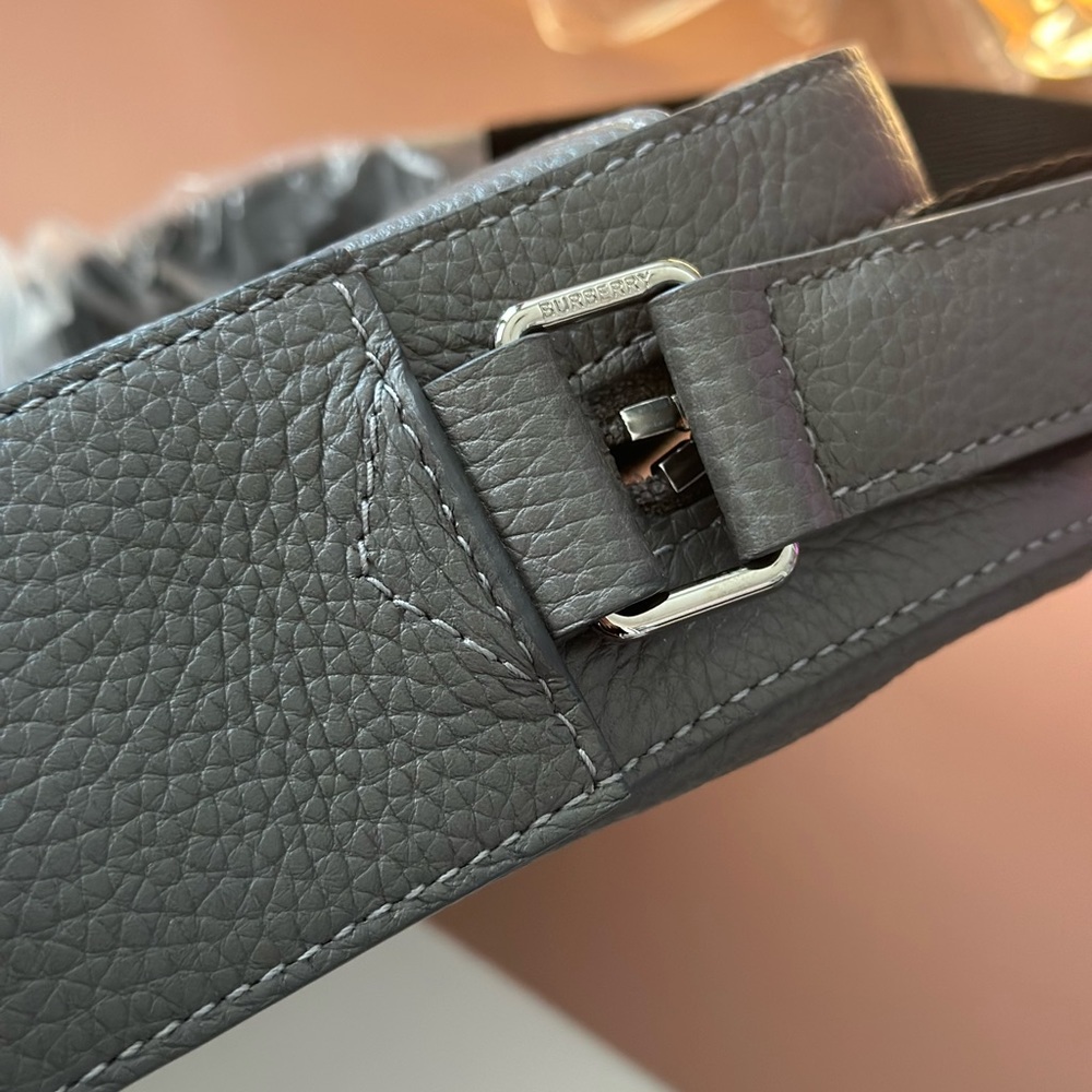 🎁 CUSTOMER APPRECIATION GIFT  Burberry Thornton Small Gray Bag ✨Unisex - Picture 7 of 13